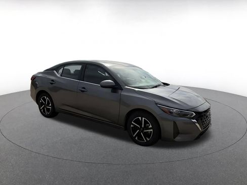 Used 2025 Nissan Sentra SV FWD image 2