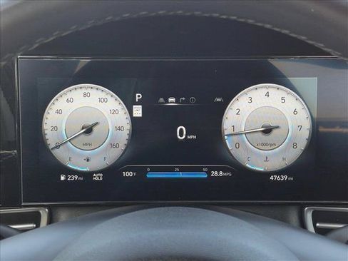 Used 2025 Hyundai Elantra Limited FWD image 11