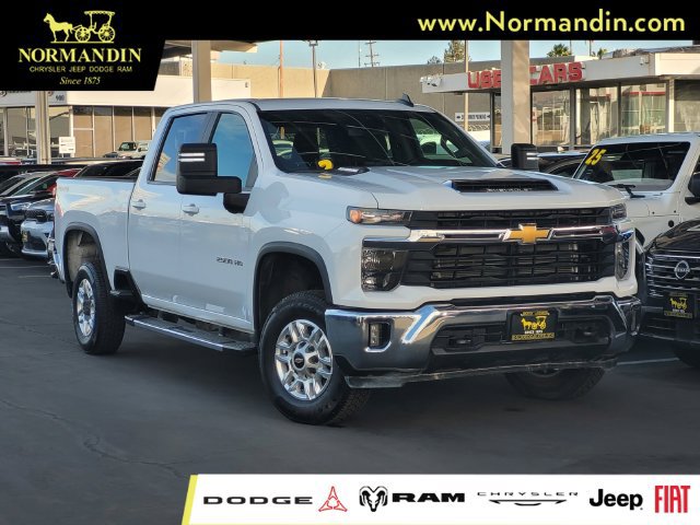 Used 2025 Chevrolet Silverado 2500 LT w/ Convenience Package AWD/4WD image 1