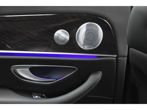 Used 2019 Mercedes-Benz E 300 4MATIC image 18