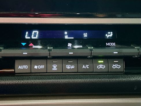 Used 2025 Toyota Tundra SR5 AWD/4WD image 13