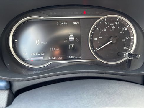 Used 2025 Nissan Versa SV FWD image 38