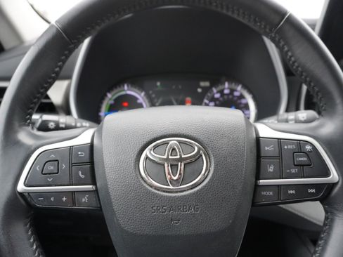 Used 2022 Toyota Highlander XLE image 26