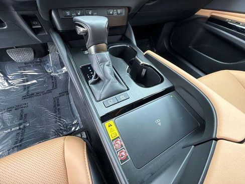 Certified 2025 Lexus ES 300h w/ Premium Package image 21