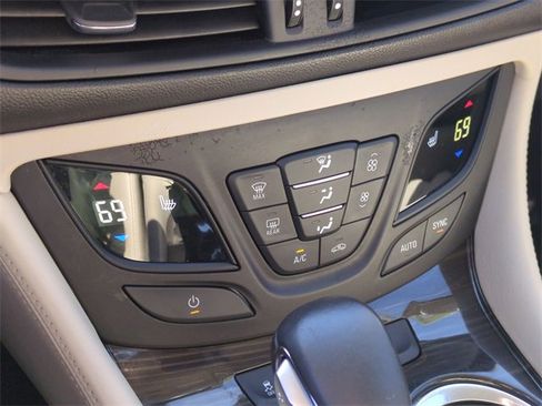 Used 2019 Buick Envision Essence image 19