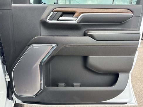 Used 2024 Chevrolet Silverado 2500 High Country w/ High Country Premium Package AWD/4WD image 27