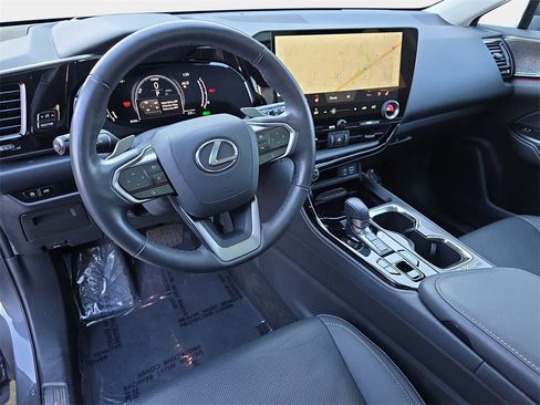 Used 2025 Lexus NX 300h AWD w/ Luxury Package image 17