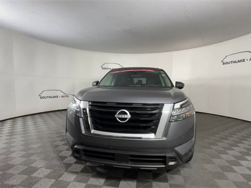 Certified 2025 Nissan Pathfinder SV image 3