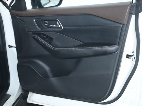 Certified 2021 Nissan Rogue Platinum image 38