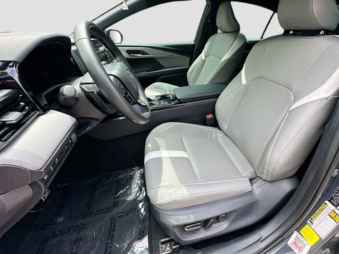 Used 2025 Toyota Camry SE w/ Convenience Package FWD image 20