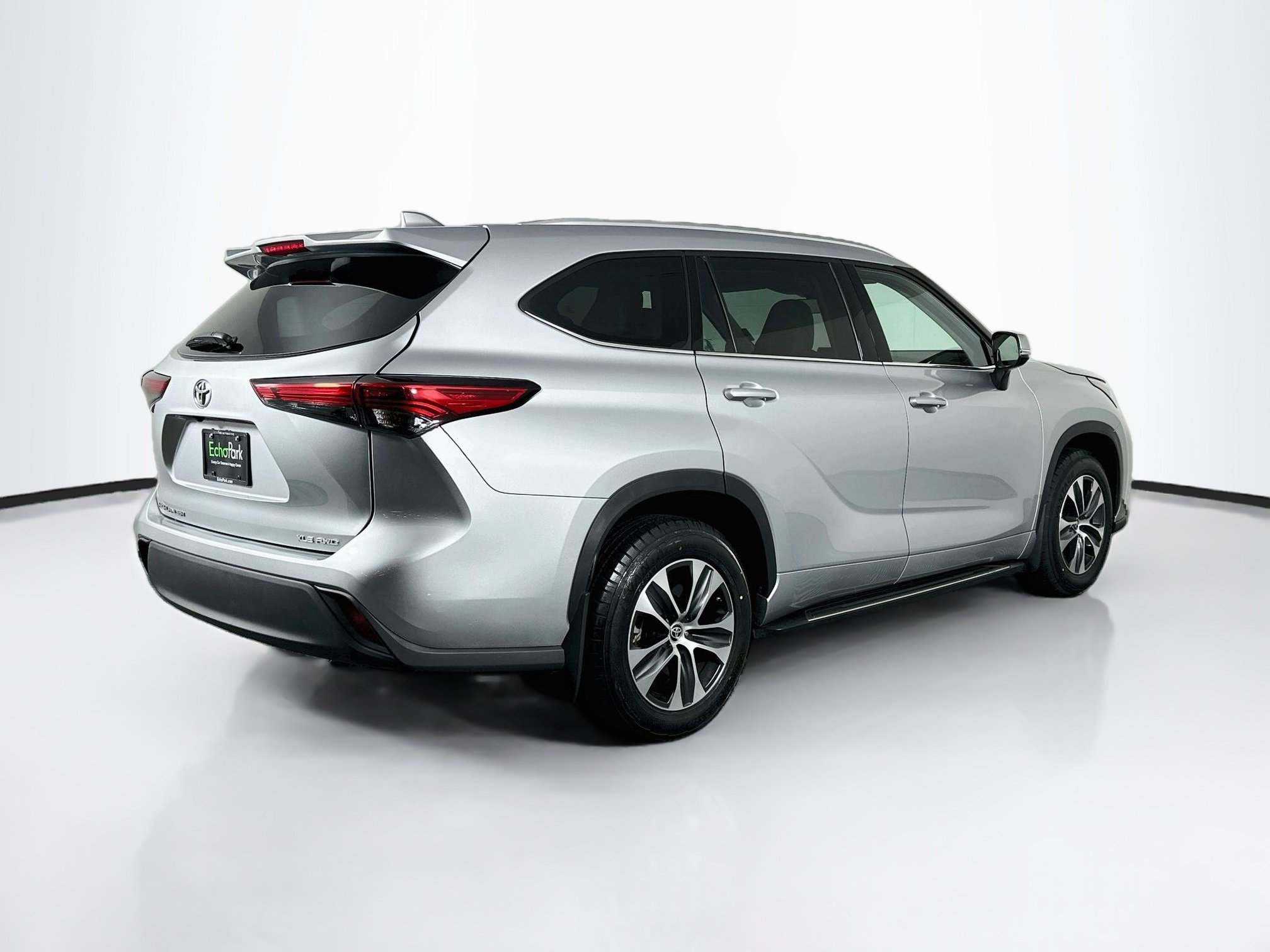 Used 2021 Toyota Highlander XLE AWD/4WD image 9