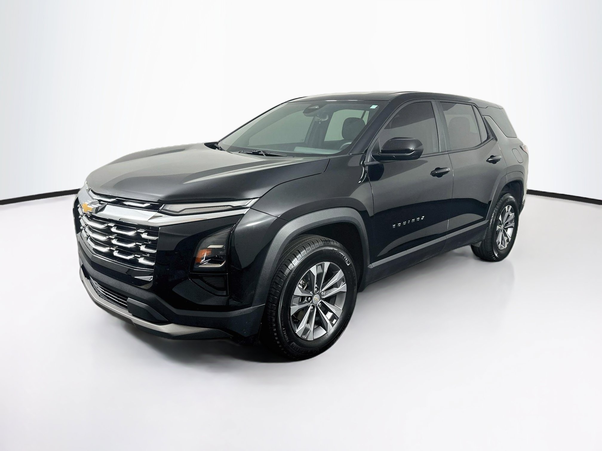 Used 2025 Chevrolet Equinox LT AWD/4WD image 3
