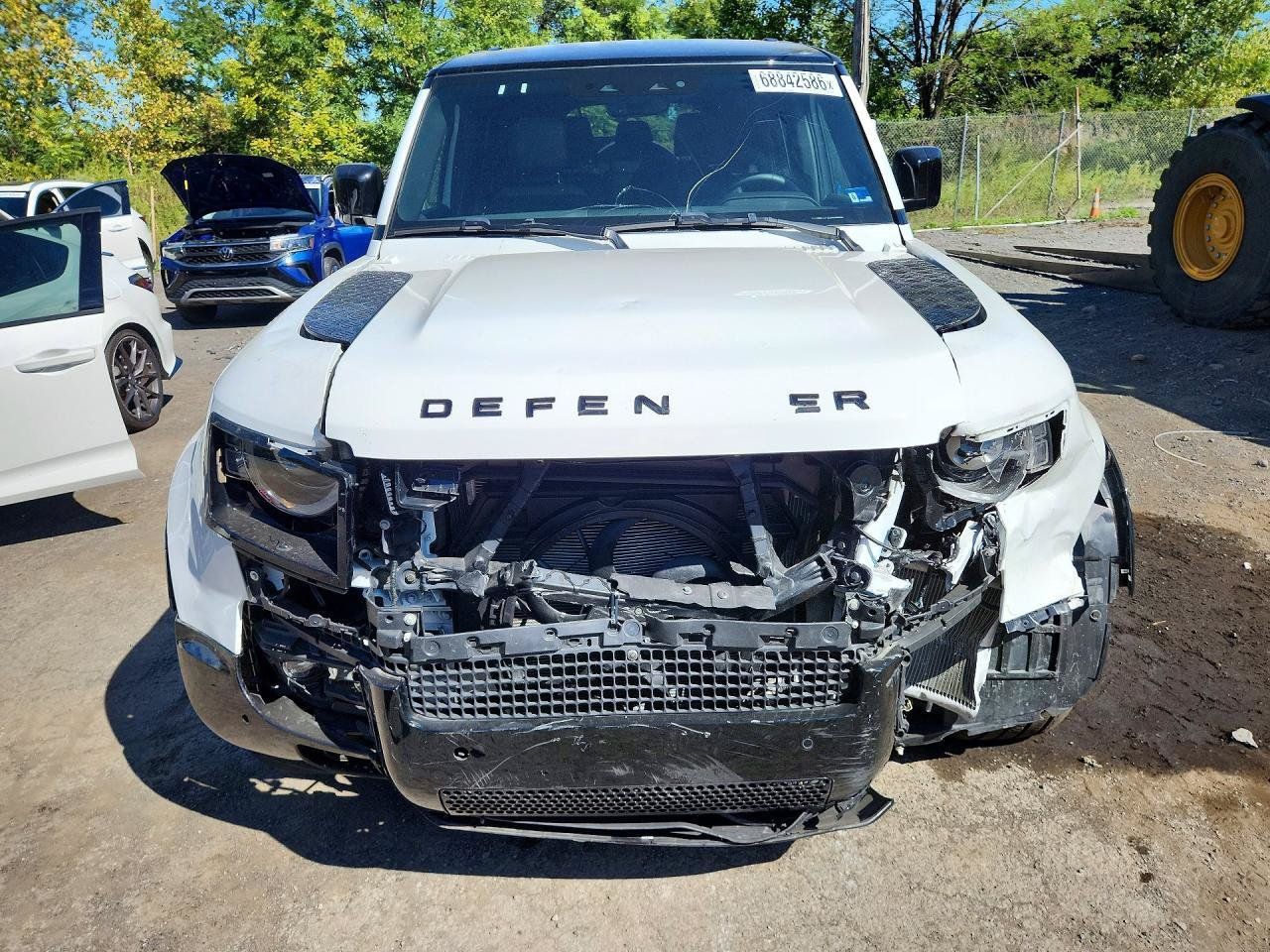Used 2025 Land Rover Defender 130 X-Dynamic SE AWD/4WD image 2