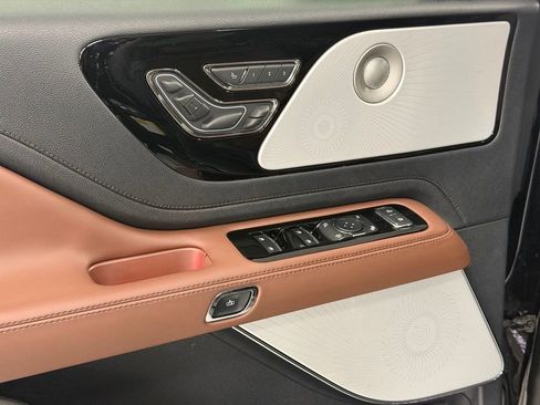 Used 2025 Lincoln Aviator Reserve w/ Equipment Group 201A image 13