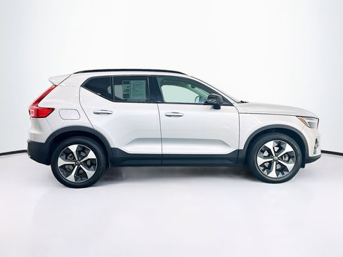 Used 2024 Volvo XC40 B5 Core w/ Climate Package image 10