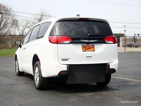 New 2026 Chrysler Voyager LX FWD image 27