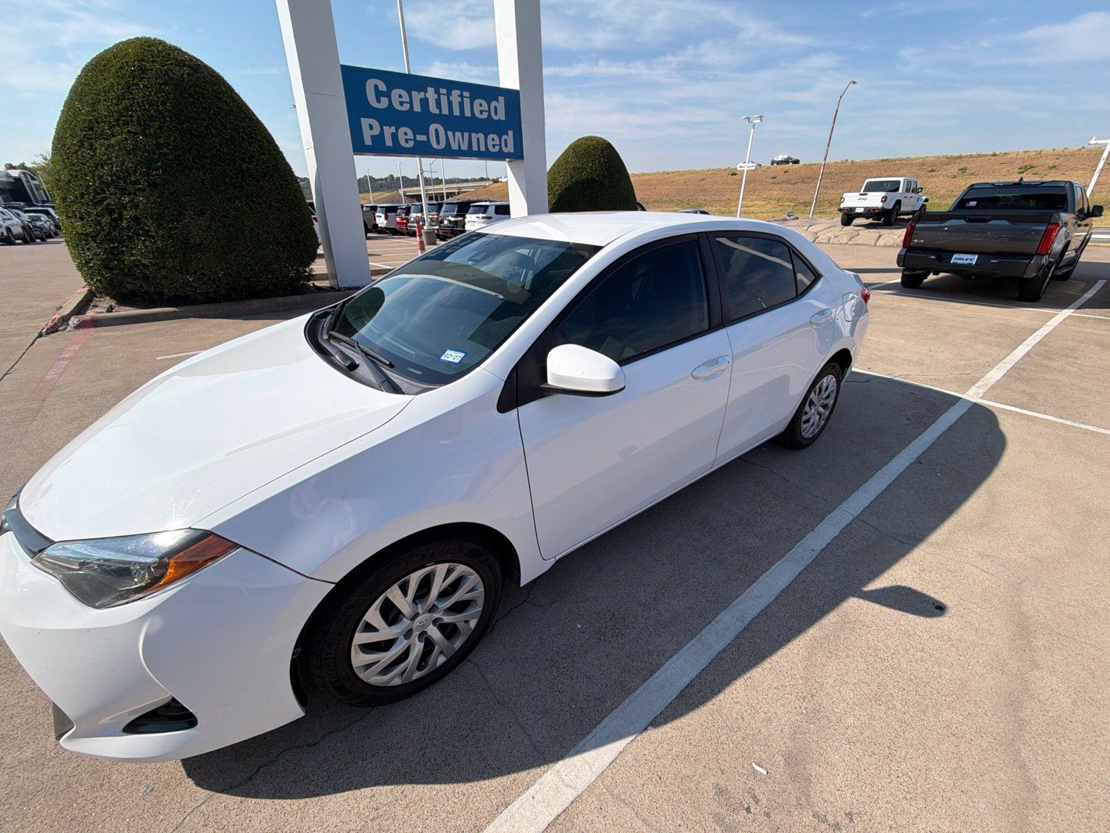 Used 2019 Toyota Corolla LE FWD image 3