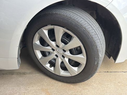 Used 2025 Toyota Corolla LE FWD image 3