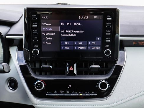 Used 2020 Toyota Corolla SE w/ SE Premium Package image 28