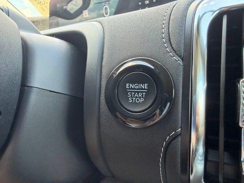 Used 2025 Ford Expedition Platinum AWD/4WD image 26