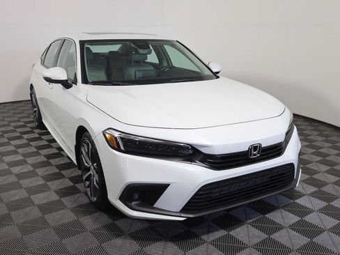 Used 2023 Honda Civic Touring image 3