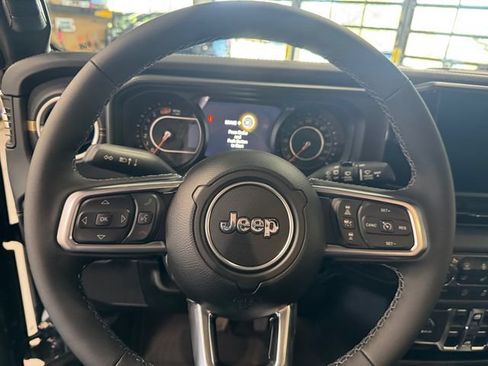 New 2026 Jeep Wrangler Unlimited Sahara AWD/4WD image 23
