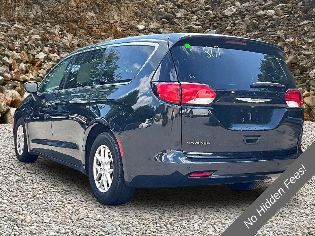 Used 2022 Chrysler Voyager LX FWD image 10