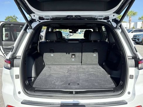 Used 2025 Jeep Grand Cherokee Limited w/ Luxury Tech Group II AWD/4WD image 34