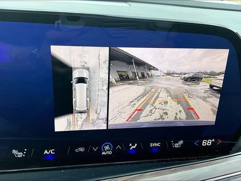 Used 2025 Chevrolet Suburban Z71 AWD/4WD image 14