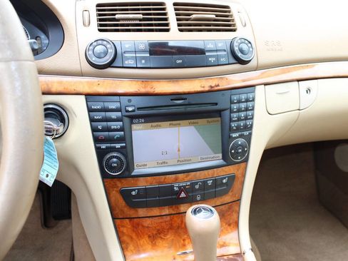 Used 2009 Mercedes-Benz E 350 4MATIC Wagon image 15