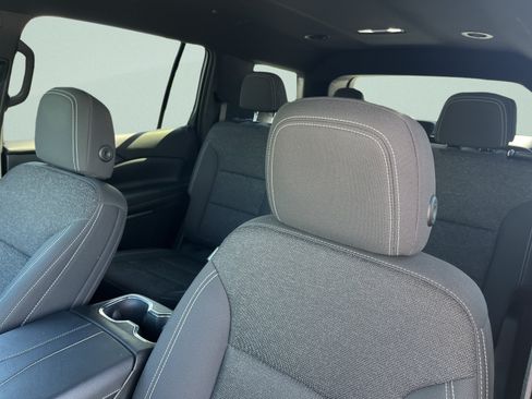 Used 2025 Chevrolet Traverse LT AWD/4WD image 14