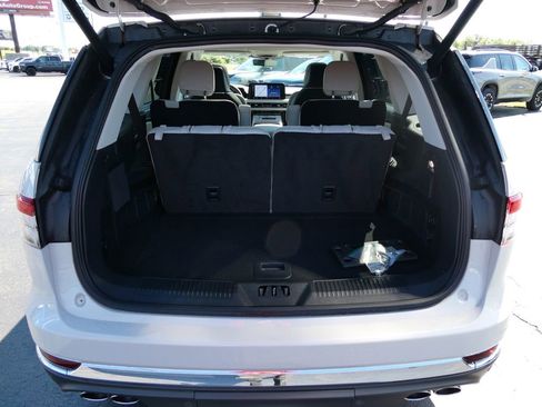Used 2025 Lincoln Aviator Reserve w/ Equipment Group 201A AWD/4WD image 16