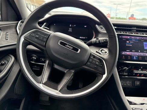 Used 2023 Jeep Grand Cherokee L Limited AWD/4WD image 14