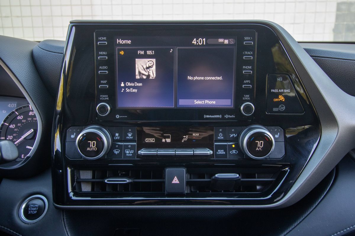 Used 2020 Toyota Highlander XLE FWD image 28