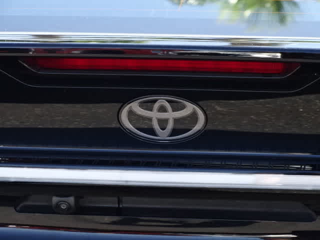 Certified 2025 Toyota Prius Plug-In Hybrid FWD image 9