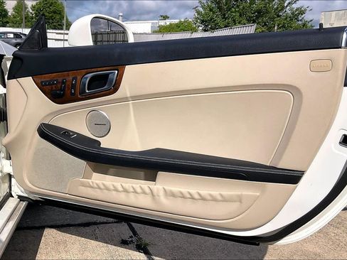Used 2014 Mercedes-Benz SLK 250 image 18