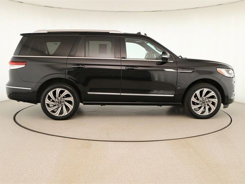 Used 2024 Lincoln Navigator Reserve image 8