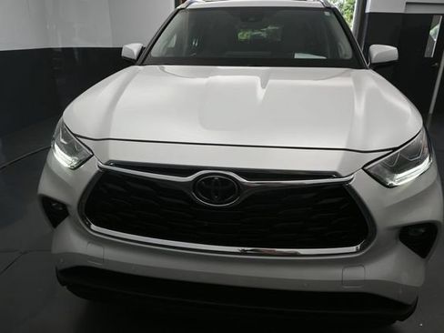 Used 2023 Toyota Highlander Limited FWD image 25