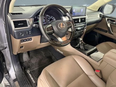 Used 2023 Lexus GX 460 Luxury w/ Sport Design Package AWD/4WD image 4