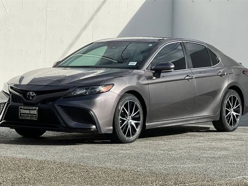 Used 2021 Toyota Camry SE w/ Convenience Package image 7