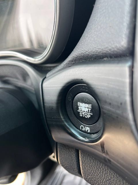 Used 2021 Jeep Grand Cherokee Laredo w/ Security & Convenience Group AWD/4WD image 20