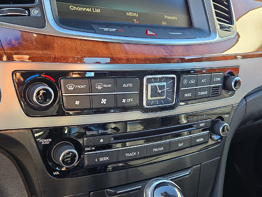 Used 2014 Hyundai Equus Signature RWD image 18