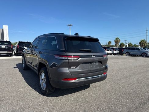 Used 2025 Jeep Grand Cherokee Laredo X RWD image 3