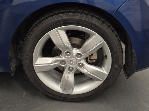 Used 2015 Hyundai Veloster FWD image 6
