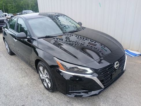 Used 2024 Nissan Altima 2.5 S FWD image 1