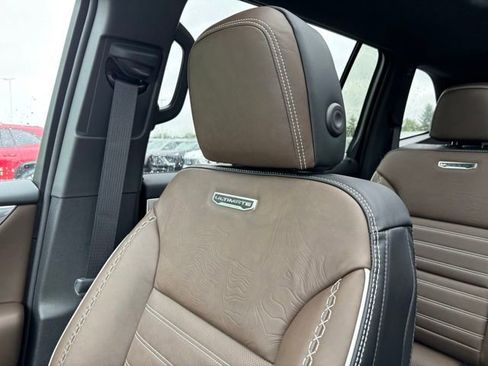 New 2026 GMC Acadia Denali Ultimate w/ LPO, Floor Liner Package AWD/4WD image 49