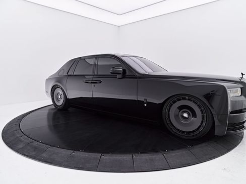 Used 2024 Rolls-Royce Phantom Sedan w/ The Phantom Package RWD image 16