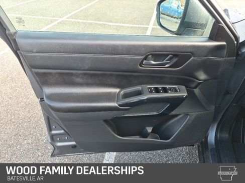 Used 2023 Nissan Pathfinder SV image 25