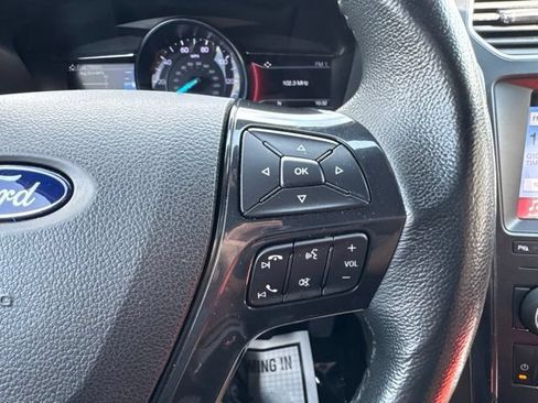 Used 2019 Ford Explorer XLT w/ Equipment Group 202A AWD/4WD image 18