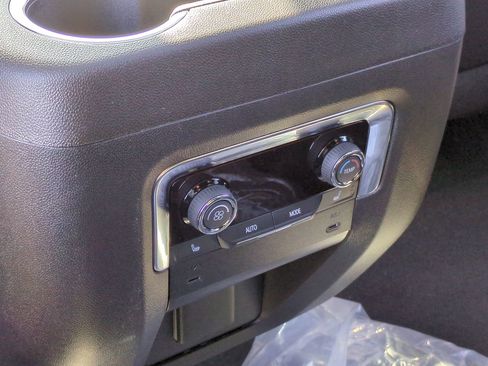 New 2026 Chevrolet Suburban RST image 82